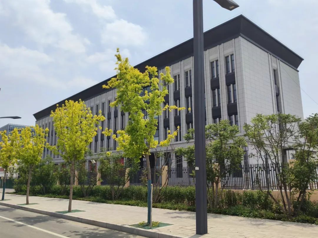 ɽ����Ͷ�彨���ųн��Ĵ�����������վ�ۺ�¥��Ŀͨ���깤����