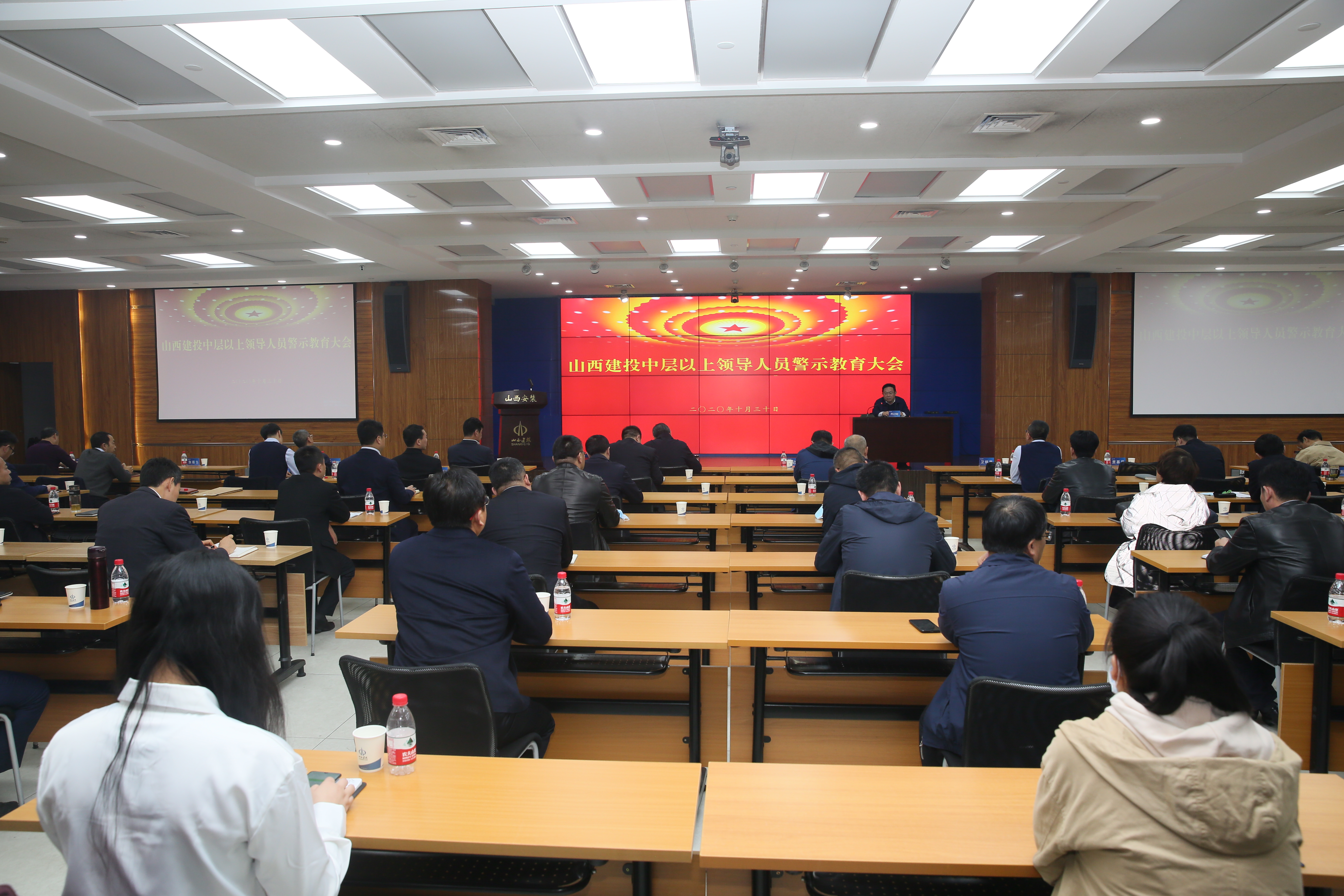 ɽ����Ͷ�ٿ��в�������ְԱ��ʾ�������