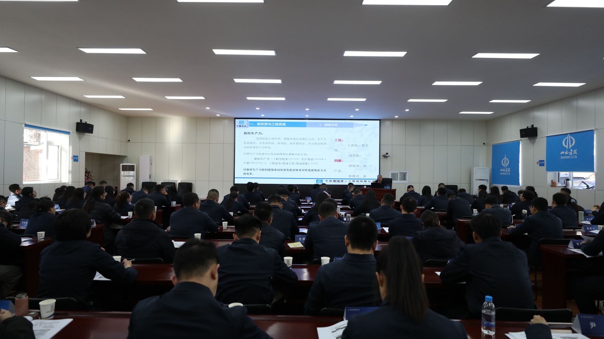 ɽ����Ͷ�������ž��е�����������Ӣ�˲Ÿ���������ѵ