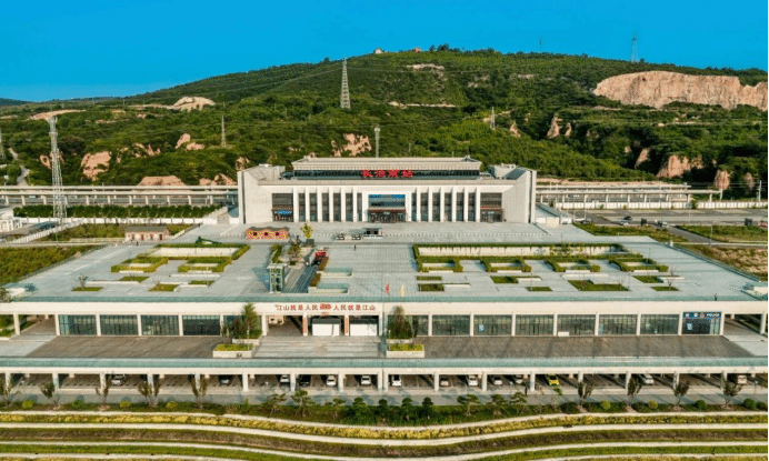 ɽ����Ͷ��������һ�ص㹤���ٻ����������������ˮƽ����