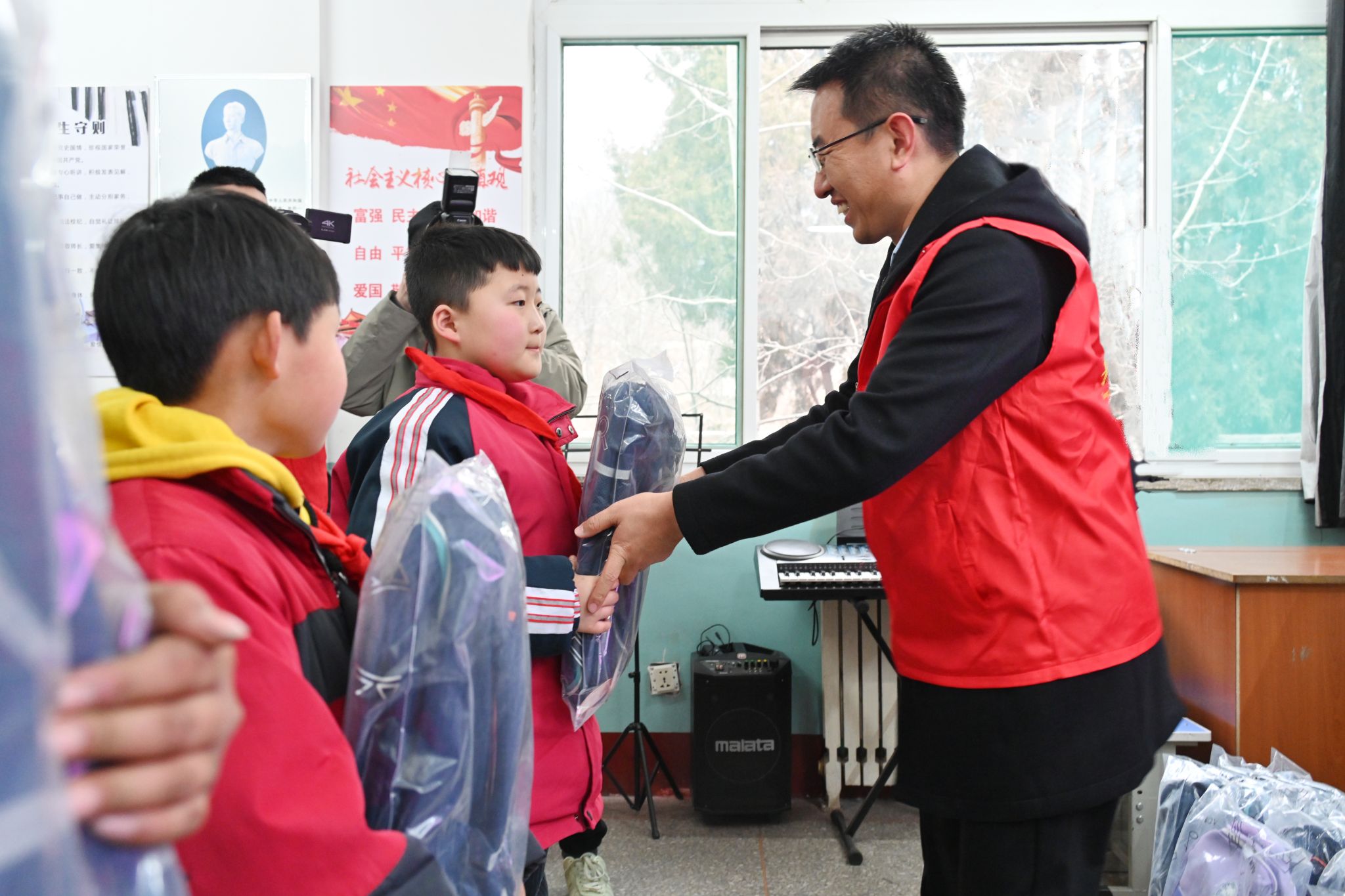 ɽ����Ͷ�Ľ�����̽��ο���澳��ͯ