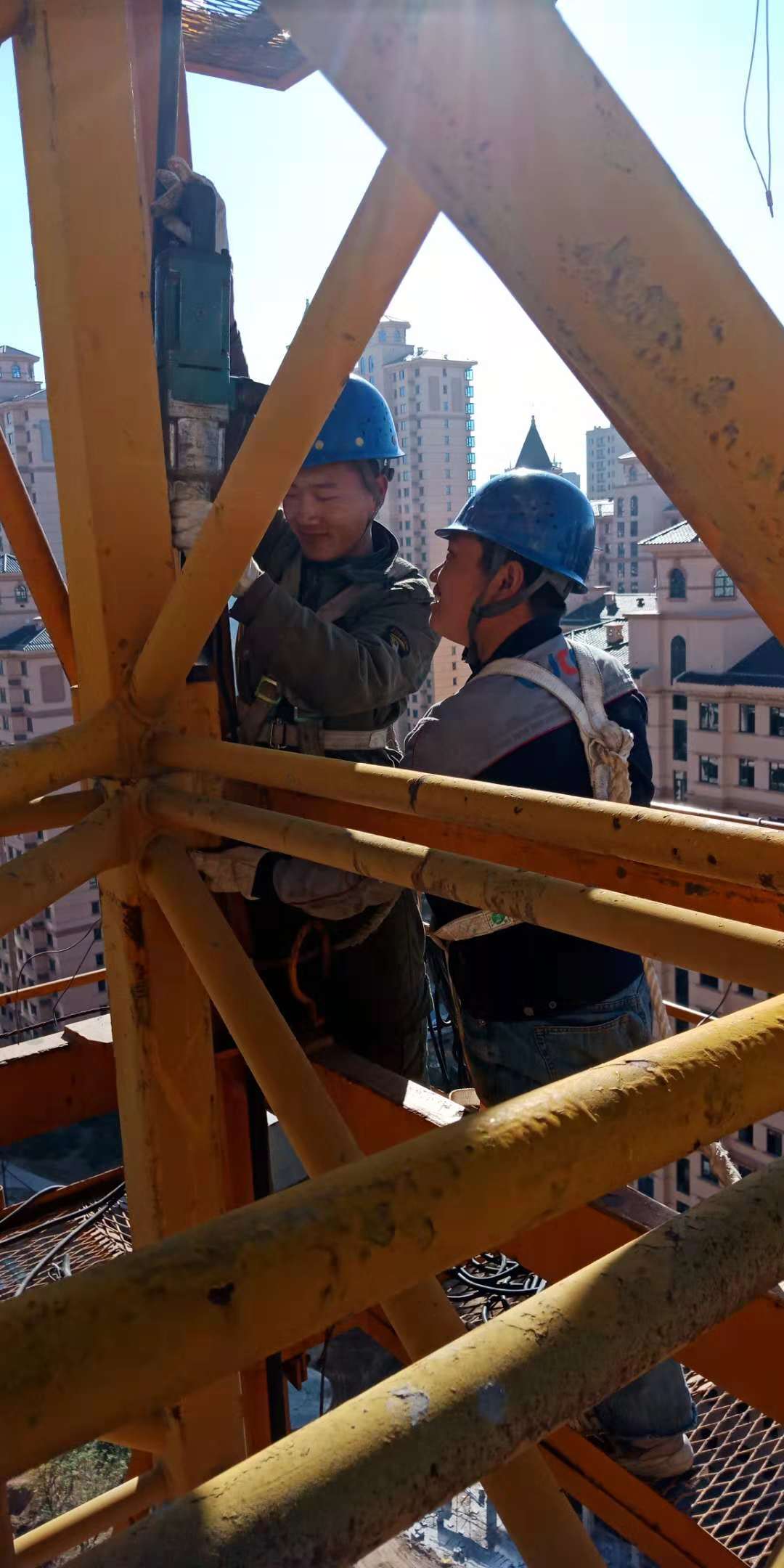 ���������ҵ��ͨ�׵ĸ�λ�Ͼ������š�����ɽ����Ͷ���̻�е���޹�˾�޽���е���޷ֹ�˾װ��ά�޲���