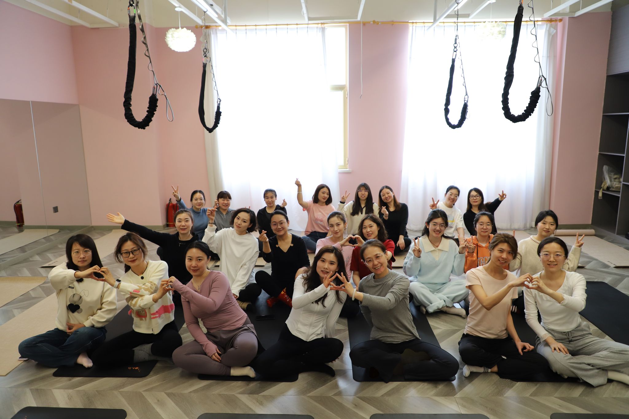 ɽ����Ͷ�߽����ſ�չ������Ů�� �����ഺ�������˶�