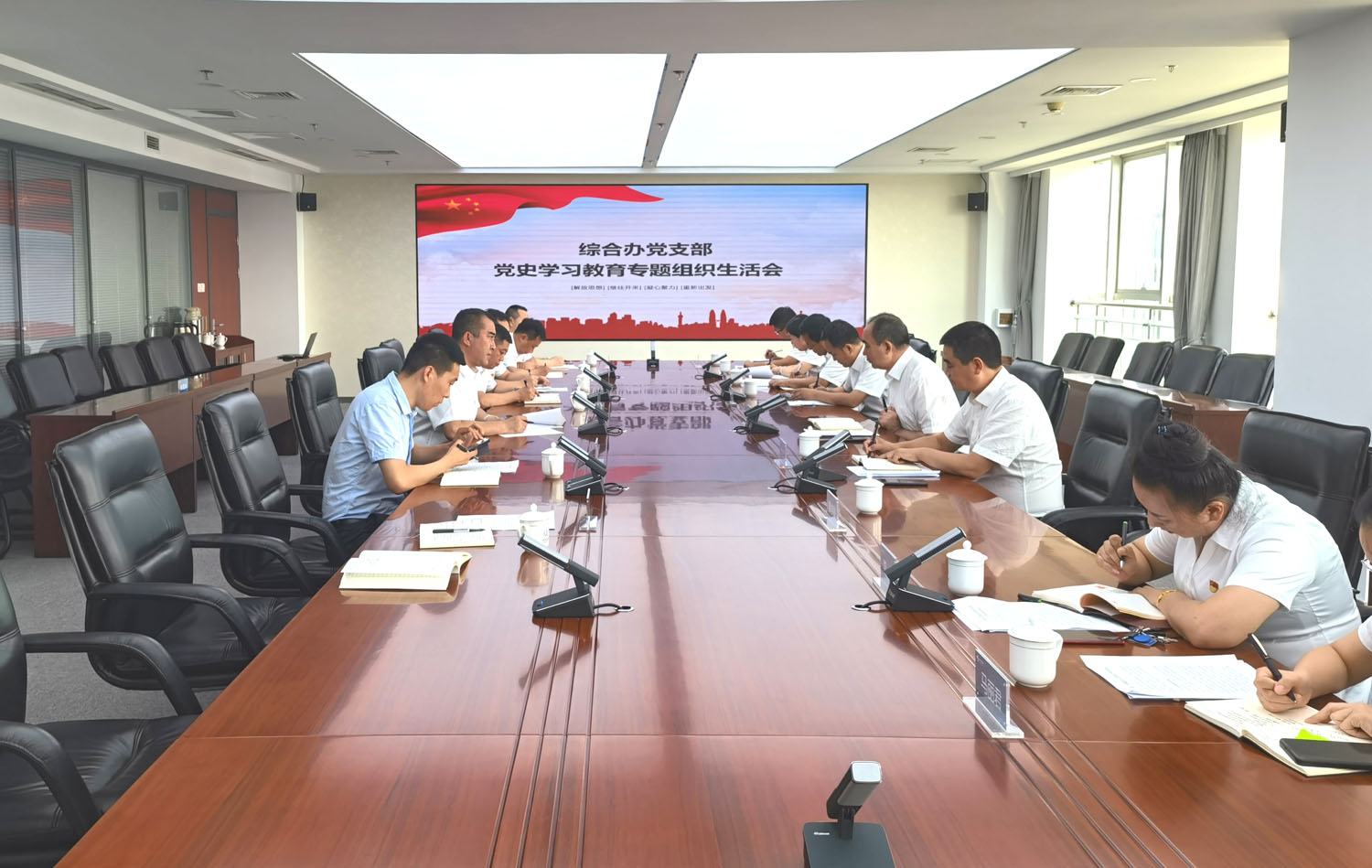 �ﲨ��ͨ�׵�Ա���ݼ������ڵ�֧��ר����֯���Ļ�