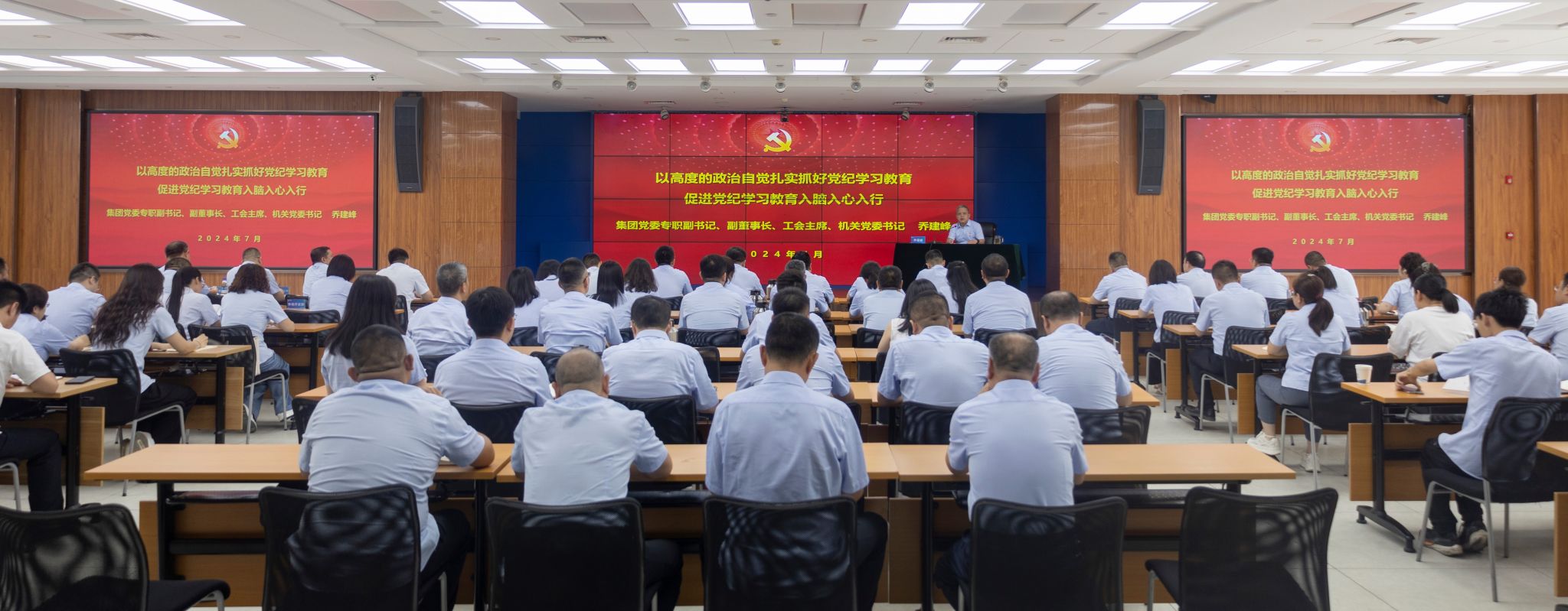 ɽ����Ͷ���ŵ�ίרְ����ǡ������³���������ϯ�����ص�ί����ǽ����ѧ����ѧϰ����ר�⵳��