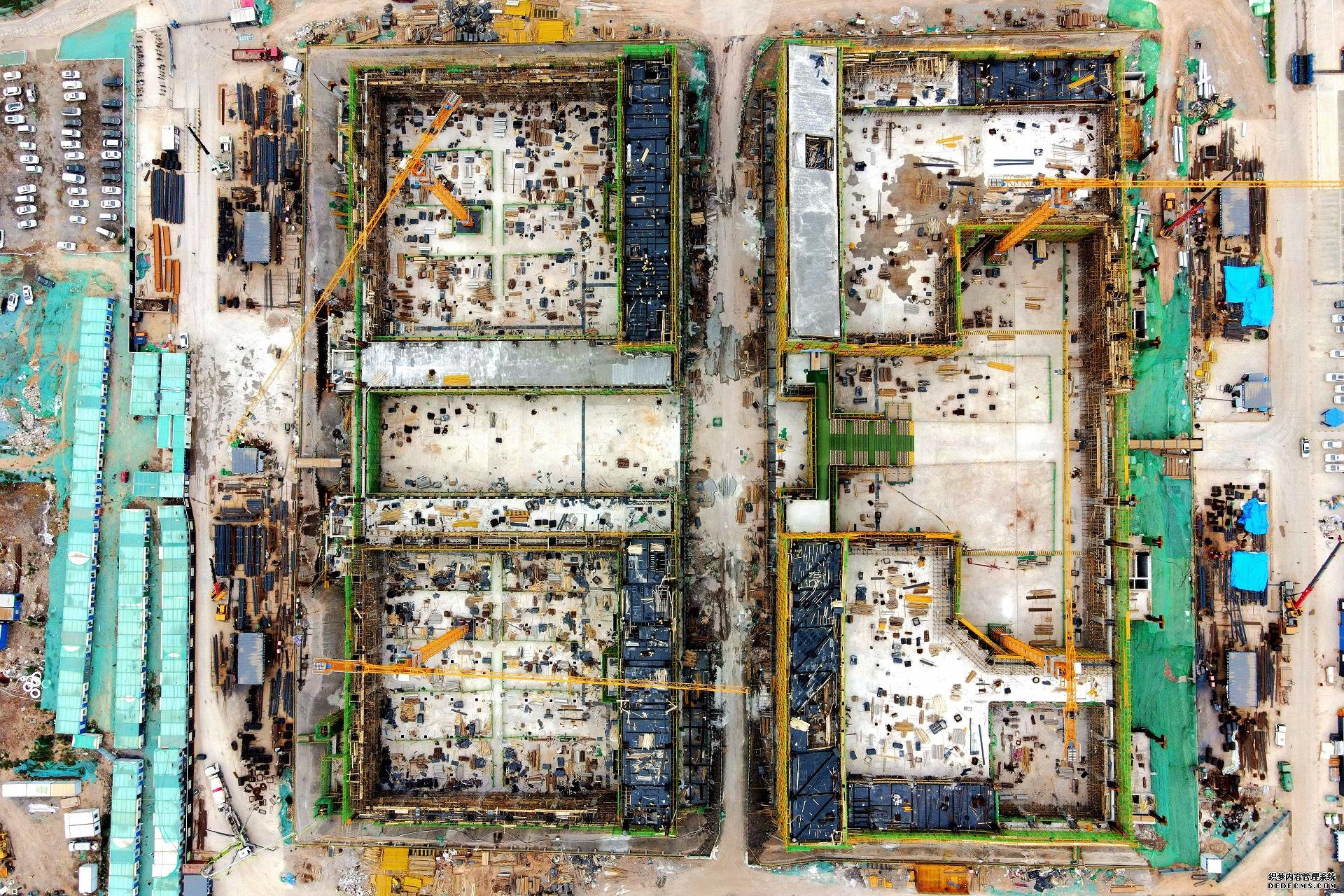 ɽ����Ͷ�������ųн���ɽ����ӹ��ʻ�չ��������������Ŀ��¥�ⶥ