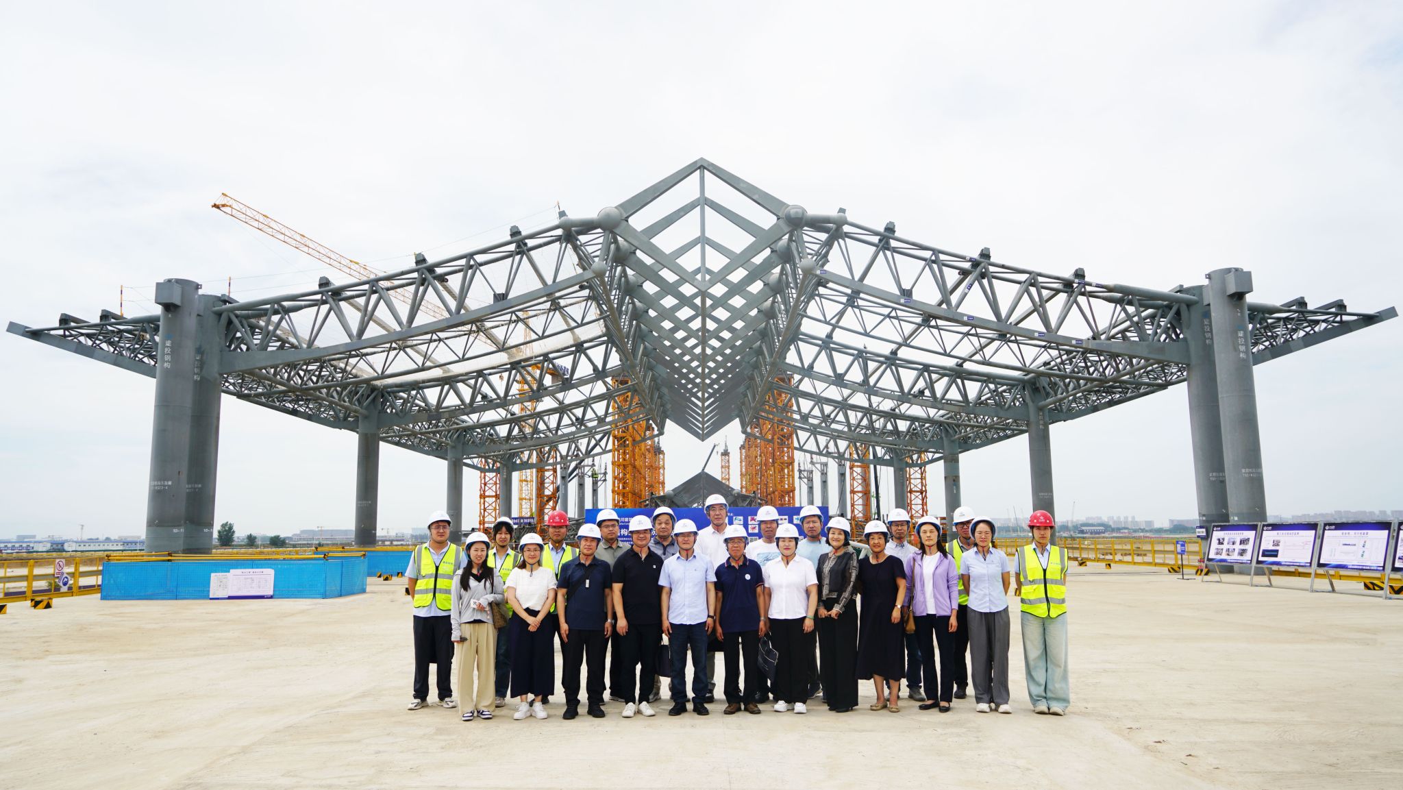 ɽ��ʡ�ֽṹЭ��ר���ŵ�ɽ����Ͷ��ӹ�ҵ��˾�н���̫ԭ���޹��ʻ������ڸ���������T3��վ¥��Ŀ��Ħָ��