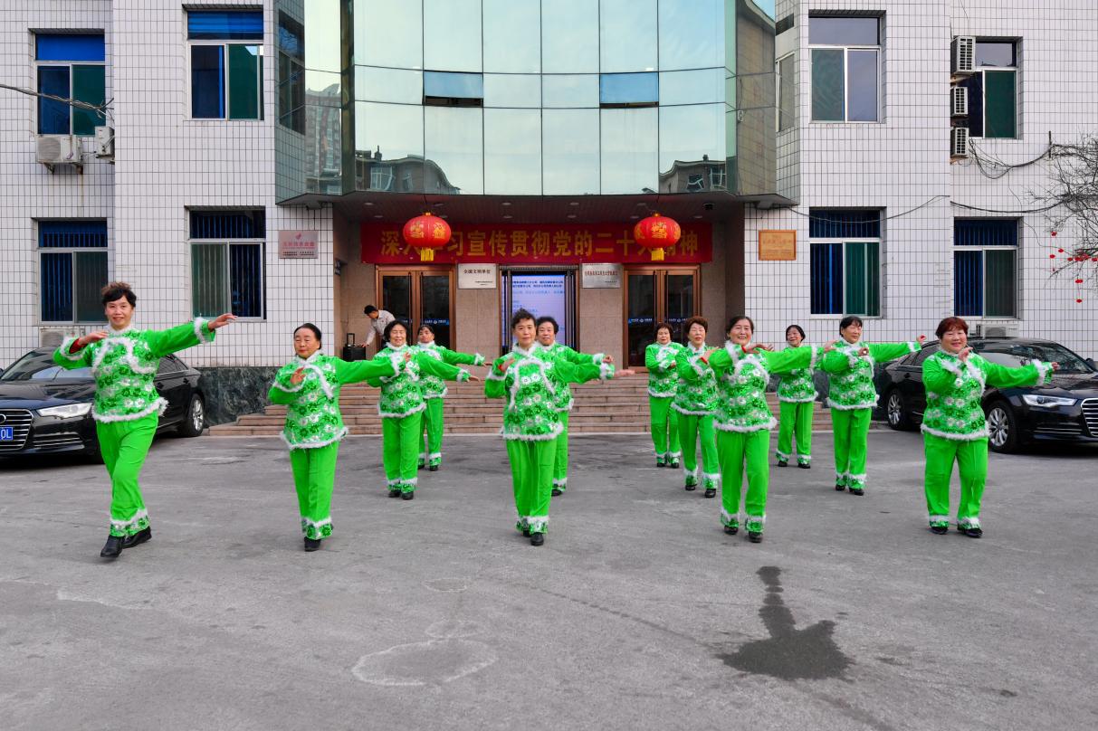 ɽ����Ͷ�Ľ��������ú��赸���´���ף��