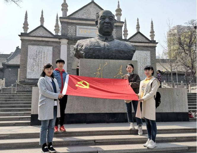 ɽ����Ͷ��е�����Ÿ������ܣ�֧������ɫ�����˶�