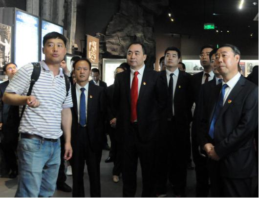 ����촬����  �мǳ���ʹ�� ������Ͷ���ŵ���ɲ��ڼ��˽��ܺ�ɫ��������