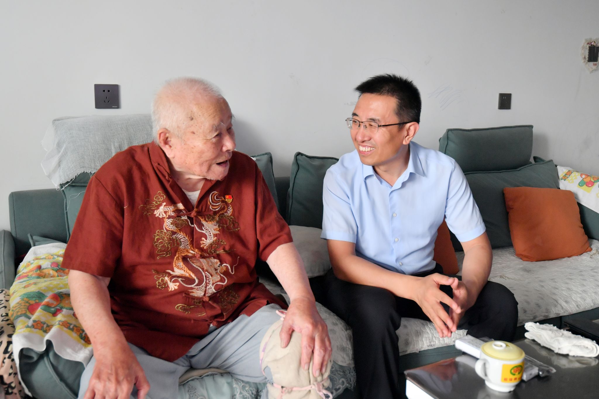 ɽ����Ͷ�Ľ����ſ�չ����һ���߷�ο���˶�